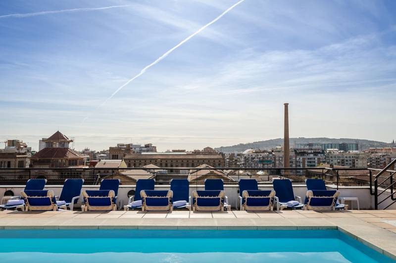 Terrasse avec piscine, jacuzzi et rooftop bar  Sunotel Junior Barcelona