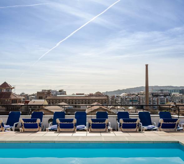 Terraza con piscina, jacuzzi y rooftop bar  Sunotel Junior Barcelona